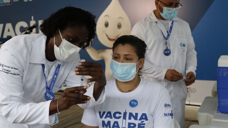 Mortes por covid-19 caem 77,3% no estado do Rio