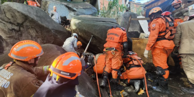 Pedra rola e prende jovem pelas pernas