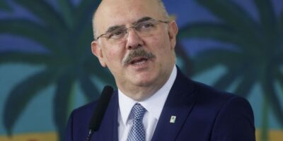 Ex-ministro Milton Ribeiro é solto e deixa carceragem da Polícia Federal em SP