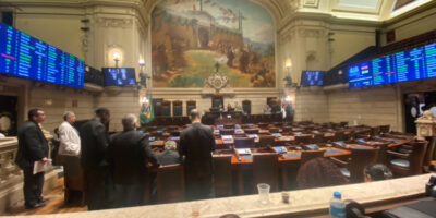 Vereadores derrubam veto de Eduardo Paes e Pedra do Telégrafo vira patrimônio