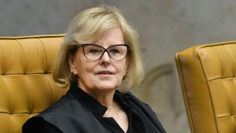 Rosa Weber dá 10 dias para Bolsonaro explicar perdão a Silveira