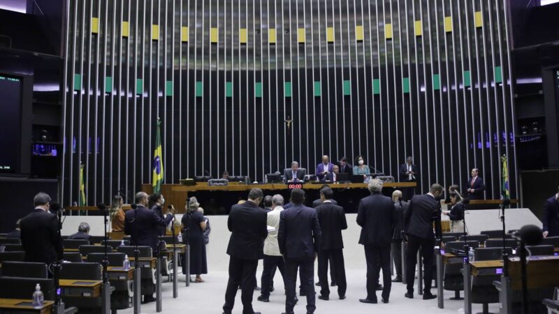 Votação da PEC dos benefícios sociais na Câmara é adiada para terça