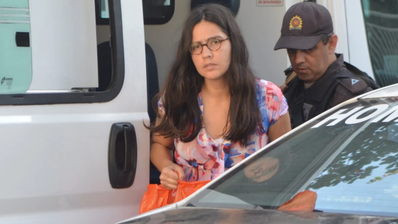 Suspeita de matar a mãe é detida tentando fugir do país