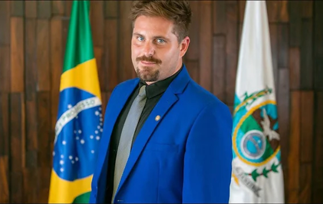 Violência contra a mulher: elevadores deverão ter placas para alertar vítimas