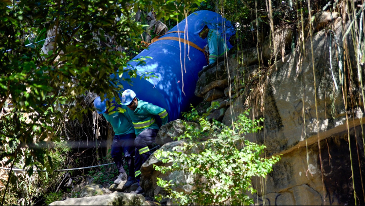 Método inovador de tratamento de esgoto é usado na favela Tavares Bastos, no Catete