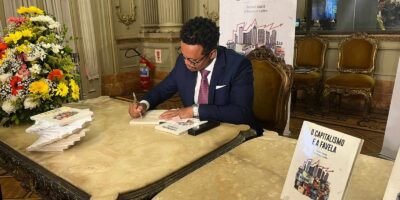 Vereador eleito, Rafael Satiê lança livro no Palácio Pedro Ernesto