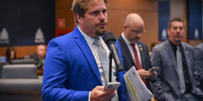 Deputado quer que SUS ofereça Touca Inglesa para minimizar a queda de cabelo em pacientes submetidos à quimioterapia no estado