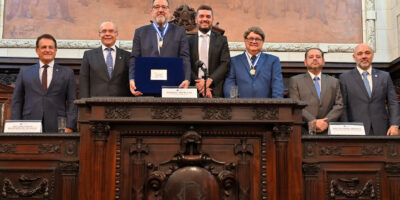 Alerj homenageia desembargador José Carlos Maldonado e Maestro Israel Menezes com a Medalha Tiradentes
