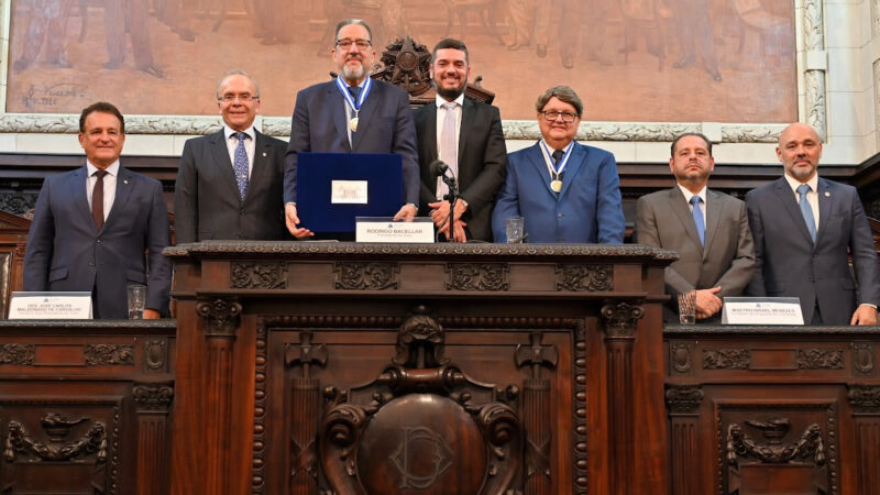 Alerj homenageia desembargador José Carlos Maldonado e Maestro Israel Menezes com a Medalha Tiradentes