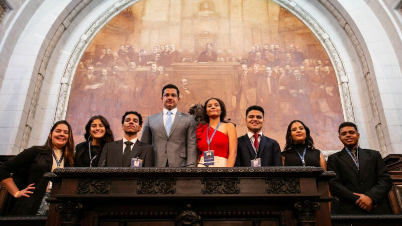 Alerj dá início ao Parlamento Juvenil e elege aluna de Rio Bonito como presidente da Mesa Diretora