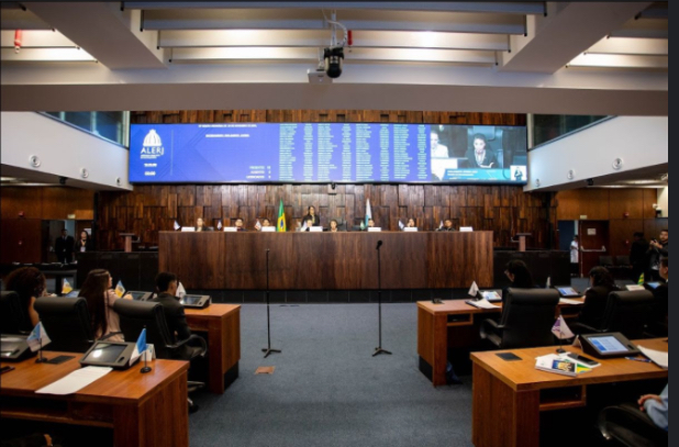 Parlamento Juvenil da Alerj encerra com aprovação de projeto que cria banco on-line de questões vestibulares e material didático