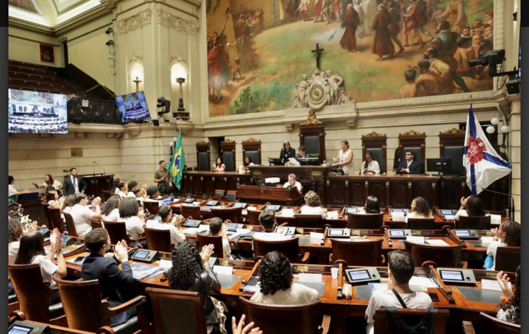 Parlamentares juvenis são homenageados na Câmara do Rio