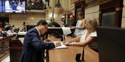 Renovação e conservadorismo marcam posse de vereadores e Paes na Câmara do Rio