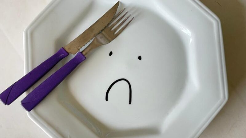 Mundo cão: mulher mata filha de fome e sede e diz que foi para ‘o bem dela’