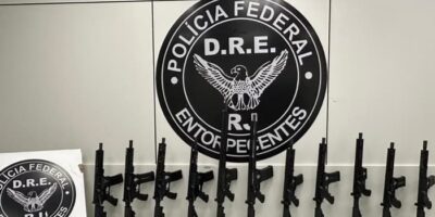 PF apreende arsenal de guerra que seria entregue ao CV no Rio