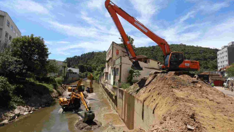 Cláudio Castro anuncia investimentos na área ambiental e na saúde da região Serrana