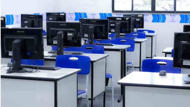 Faetec: Cláudio Castro autoriza contratação de mais de 900 professores temporários