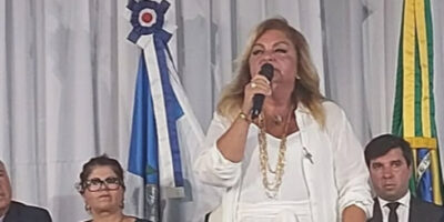 Única mulher na Câmara de Mangaratiba, Cecília Cabral assume seu quarto mandato