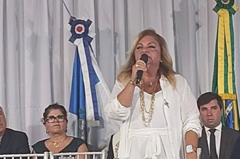 Única mulher na Câmara de Mangaratiba, Cecília Cabral assume seu quarto mandato