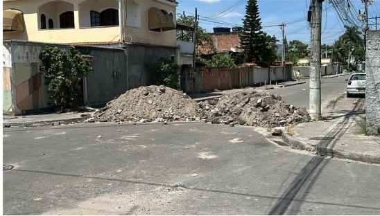 Sob fogo inimigo, PM retira 24 toneladas de barricadas em comunidade de São Gonçalo