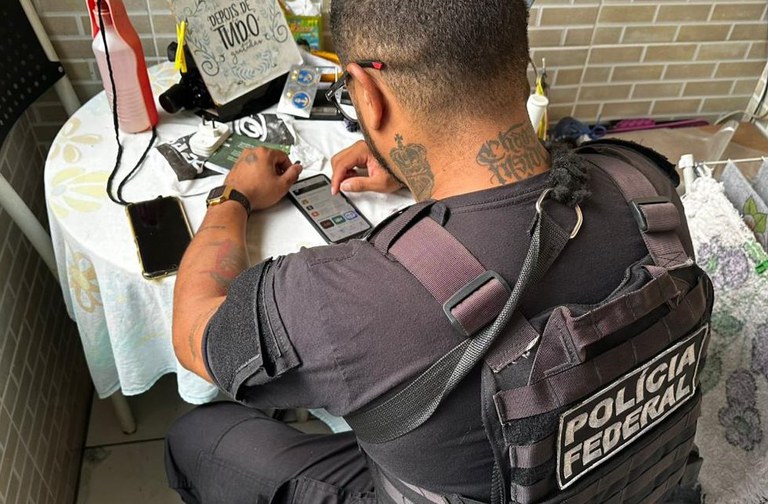PF encontra arquivos de abuso sexual infantil em celular de menor