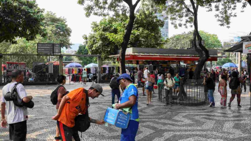Cedae oferece água gelada de graça nos dias de calor extremo