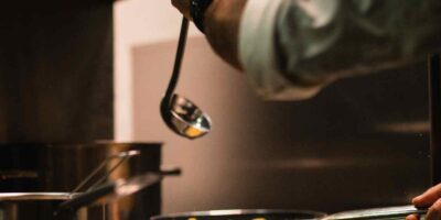 Emprego formal, estágio e jovem aprendiz: mais de 3 mil oportunidades estão disponíveis no Estado do Rio esta semana