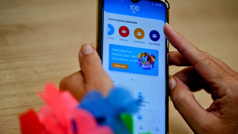 Governo do Estado lança pulseira digital para ajudar a localizar desaparecidos durante o Carnaval