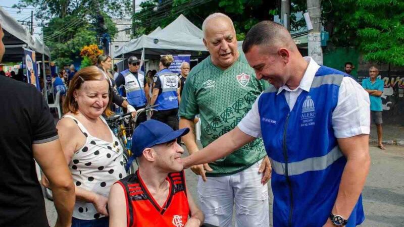Deputado leva Gabinete Itinerante à praça de Nilópolis