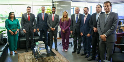 Deputada Tia Ju e procurador da Alerj se reúnem com ministro Gilmar Mendes