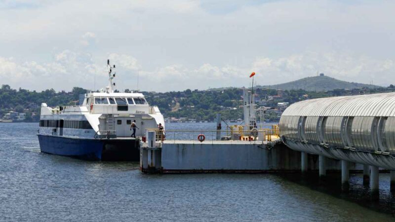 Cláudio Castro garante redução da passagem de barcas da linha Charitas