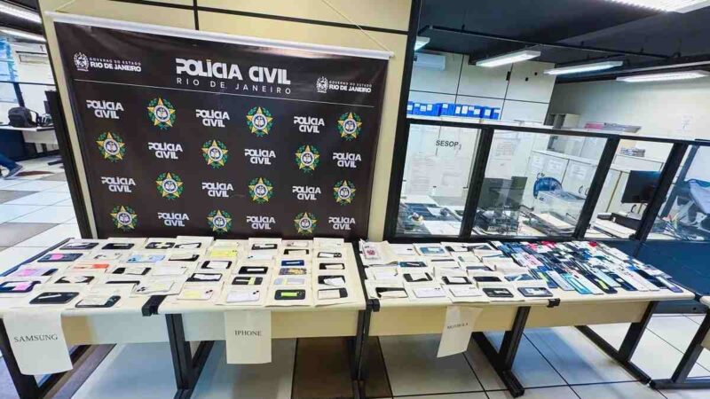 Polícia Civil devolve mais 200 celulares roubados na Zona Sul do Rio