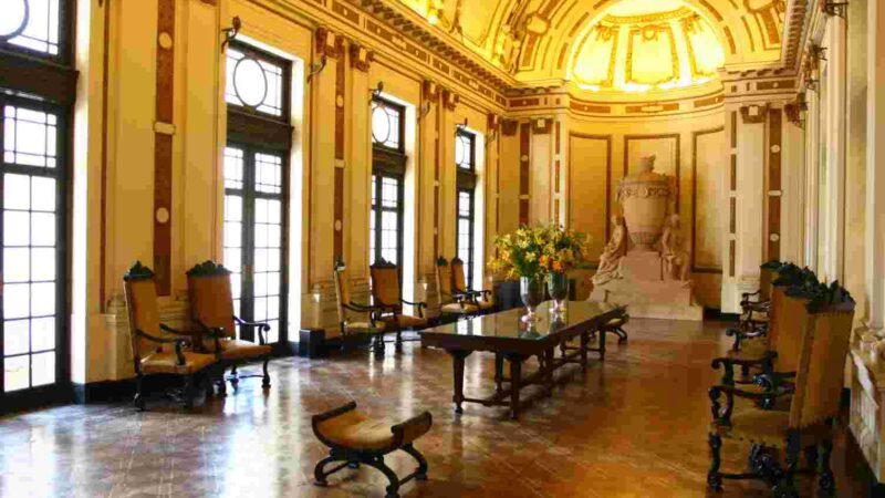 Alerj celebra 50 anos com visita  teatralizada no Palácio Tiradentes