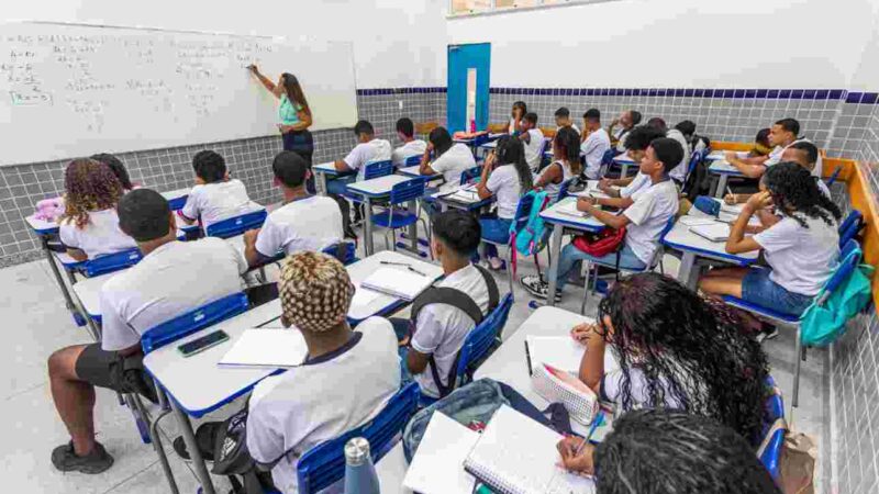 Governo do Estado convoca mais 2.500 professores para migração de carga horária