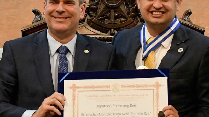 Prefeito Netinho Reis e profissionais da Saúde de Duque de Caxias recebem a Medalha Tiradentes