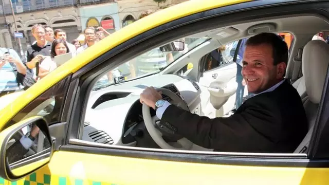 Táxi pra tudo, menos pra prestar contas: Poubel mira gastos da Prefeitura com app Taxi.Rio