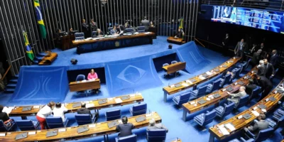 CDH do Senado aprova porte de arma para mulheres com medida protetiva