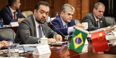Cláudio Castro apresenta potencial econômico do Rio a investidores chineses, em Pequim
