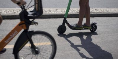 Fiscalização zero: acidentes com patinetes e bikes elétricas disparam 702% no Rio