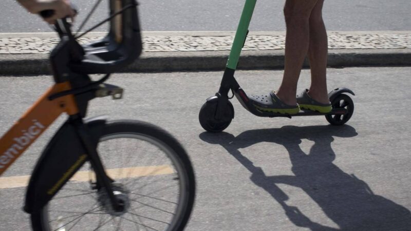 Fiscalização zero: acidentes com patinetes e bikes elétricas disparam 702% no Rio