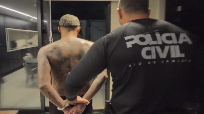 Na prisão, MC Poze se declara do Comando Vermelho e pede cela da facção