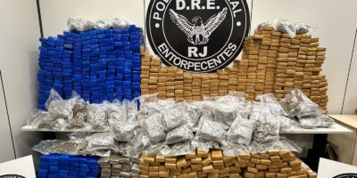 PF apreende quase 1 tonelada de drogas na Dutra e prende caminhoneiro de SC