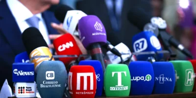 IA ameaça engolir 1 em cada 4 empregos: jornalistas já estão na mira