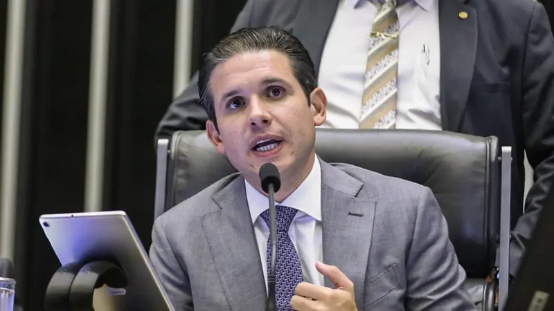 Hugo Motta freia projeto que equipara PCC e CV a organizações terroristas