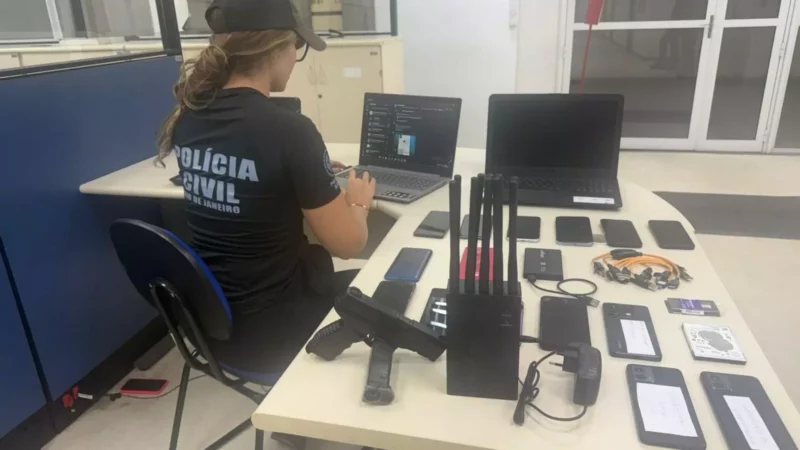 Polícia Civil prende maior desbloqueador de celulares do RJ
