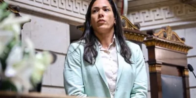 Deputada India Armelau apresenta projeto que institui programa de monitoramento de denúncias falsas na aplicação da Lei Maria da Penha