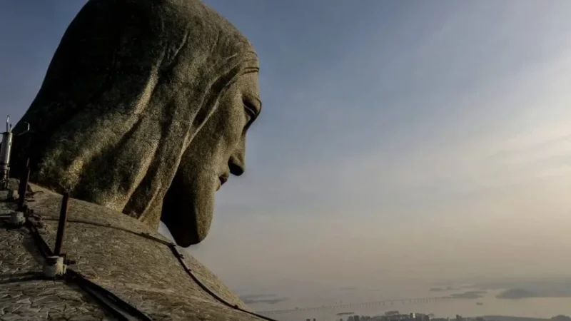 Agora é Lei: Jesus Cristo é nomeado guardião do estado do Rio de Janeiro