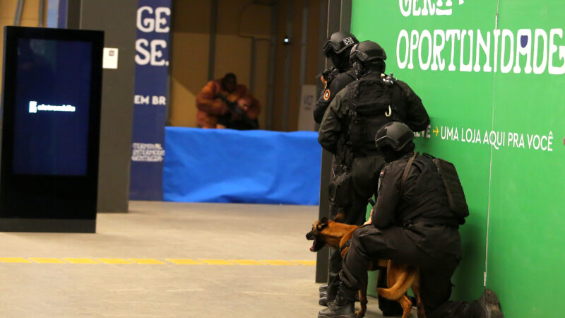 Forças de Segurança fazem simulação de roubo com refém no Terminal Gentileza