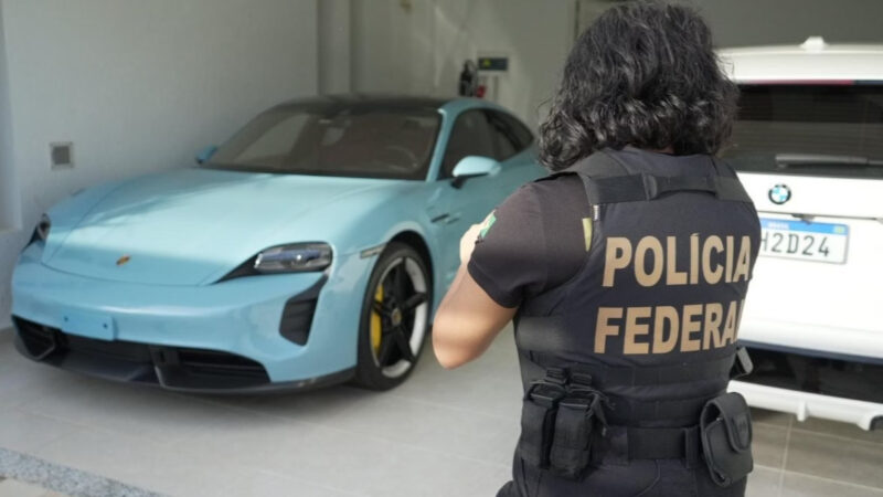 Farra do INSS: Carro de luxo apreendido pela PF era de esposa de ministro