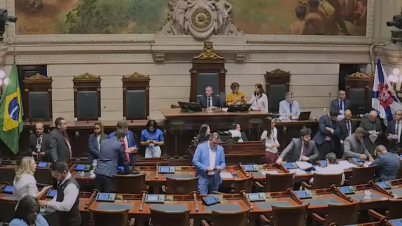 Sessão a jato e esvaziada marca fim do semestre legislativo na Câmara do Rio: 20 minutos